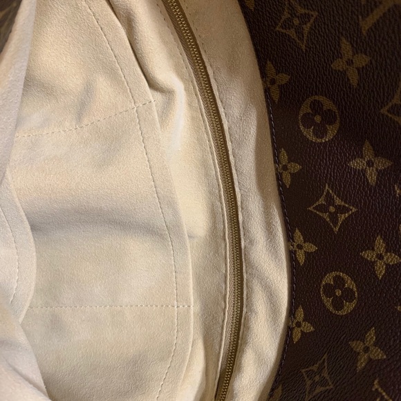 Louis Vuitton Artsy mm Monogram bag - Picture 12 of 16
